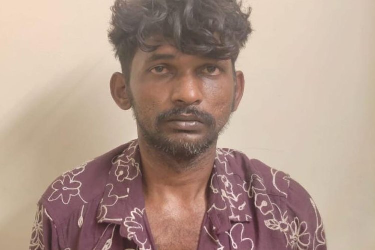 தூத்துக்குடியில் கொலை, கொள்ளை உள்ளிட்ட 30-க்கும் மேற்பட்ட வழக்குகளில் தொடர்புடைய பிரபல ரவுடியைப் போலீசார் துப்பாக்கியால் சுட்டுப் பிடித்தனர்.