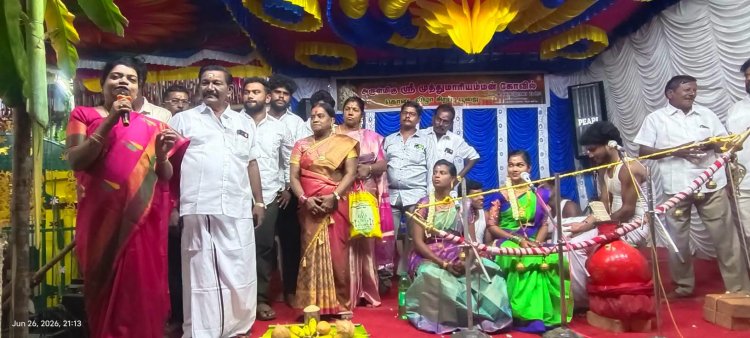 நான் சிறுவயதிலேயே எனது தந்தை தா்மகா்த்தாவாக இருந்த பத்திரகாளியம்மன் கோவிலில் வில்லிசை நிகழ்ச்சியை கண்டு களித்து ரசித்தேன் தூத்துக்குடி மேலசண்முகபுரம் முத்துமாரியம்மன் கோவிலில் கொடைவிழாவில் முன்னாள் அமைச்சர் கீதாஜீவன் ரூசிகரம்
