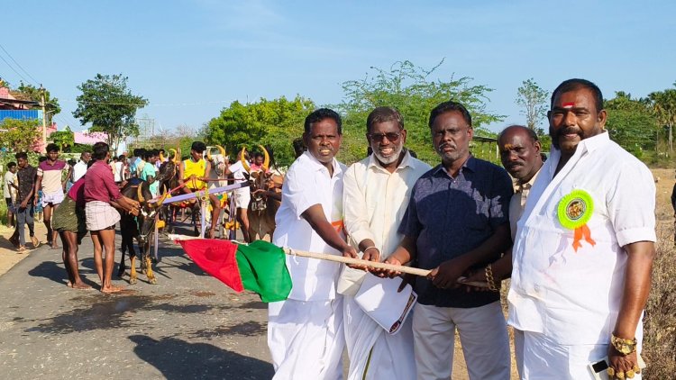 வடக்கு காரசேரி கிராமத்தில் ஸ்ரீ சுடலை மாடசுவாமி கோவில் கொடை விழாவை முன்னிட்டு பெரிய மாட்டுவண்டி போட்டி சின்ன மாட்டு வண்டி போட்டி நடந்தது.