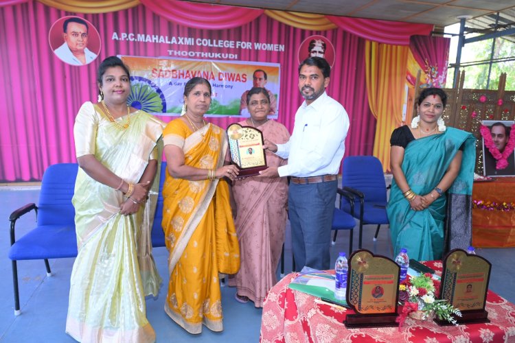 தூத்துக்குடி ஏ.பி.சி. மகாலட்சுமி மகளிர் கல்லூரியில் சமய நல்லிணக்க நாள் நடைபெற்றது.