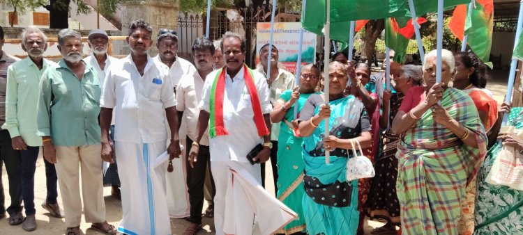 ராமையன்பட்டி அரசு புது காலனியில் தரமான சாலை அமைக்க வேண்டும் கலெக்டர் அலுவலகத்தில் பொதுமக்கள் மனு