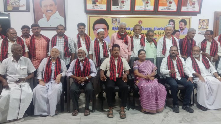 கருப்பு சிவப்பு கொடியுடன் கூடிய கொள்கையோடு நாம் அனைவரும் இணைந்து பணியாற்றுவோம் இந்திய யூனியன் முஸ்லீம் லீக் இணைப்பு விழாவில் முன்னாள் அமைச்சா் கீதாஜீவன் பேசினாா்.