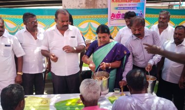 தூத்துக்குடி போத்தி விநாயகர் கோவிலில் நடைபெற்ற அன்னதானத்தை முன்னாள் அமைச்சர் கீதாஜீவன், மேயர் ஜெகன் பெரியசாமி தொடங்கி வைத்தனர்