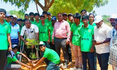 புனித மரியன்னை ஆண்கள் மேல்நிலைப் பள்ளி NSS சார்பில் மரக்கன்றுகள் நடுதல் மற்றும் விழிப்புணர்வு நிகழ்ச்சி