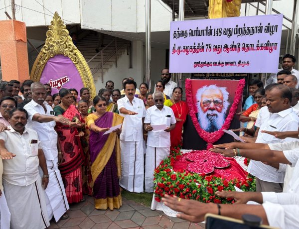 தூத்துக்குடியில் பெரியார் பிறந்த நாளையொட்டி அவரது சிலைக்கு மாலை அணிவித்து திமுக தொடக்க விழாவையொட்டி கொடியேற்றி இனிப்பு வழங்கினார் முன்னாள் அமைச்சர் கீதா ஜீவன் மேயர் ஜெகன் பெரியசாமி