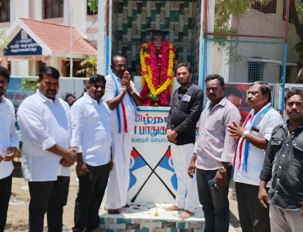 தூத்துக்குடி போல்டன்புரத்தில் உள்ள திவான் பகதூர் பெண்ணுரிமை காவலர் இரட்டைமலை சீனிவாசனார் 81 வது நினைவு ஆண்டை முன்னிட்டு அவரது உருவ சிலைக்கு புரட்சி பாரதம் கட்சி சார்பில் மாலை அணிவித்து மரியாதை செய்தனர்.