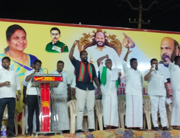 தூத்துக்குடி கோவளம் பசுவந்தனை பகுதி பாரம்பரிய உப்பு விவசாய நிலங்களை அழித்து கப்பல் கட்டும் தளம் அமைப்பதற்கு எதிர்ப்பு மாபெரும் கண்டன ஆர்ப்பாட்டம் அகில இந்திய தேவேந்திரகுல வேளாளர் கூட்டமைப்பு மற்றும் தமிழக மக்கள் முன்னேற்ற கழகம் சார்பில் தூத்துக்குடியில் நடைபெற்றது