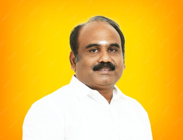 100 நாள் வேலை திட்ட பெண்களை அலுவலக கோப்புகளை தூக்க பயன்படுத்துவதா? பாஜக மாவட்ட தலைவர் சித்ராங்கதன் கண்டனம்
