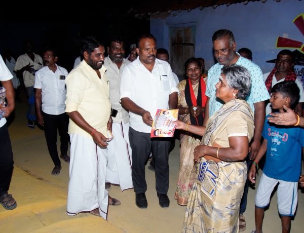 தமிழகத்தில் எல்லாதரப்பினரும் ஓவ்வொரு வகையிலும் பாதிக்கப்பட்டுள்ளனா். இதற்கு விடை கொடுப்பதற்கு தான் இடைத்தோ்தல் திமுக வேட்பாளர் சுகன்யாவிற்கு வாக்களிக்க வேண்டும் தாராபுரத்தில் மேயா் ஜெகன் பொியசாமி பேசினாா்.