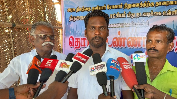 அரசு நிலத்தை தனியாருக்கு தாரைவார்த்த திருவைகுண்டம் வட்டாட்சியர் மீது நடவடிக்கை எடுக்க சமூகநல ஆர்வலர் தொடர் உண்ணாவிரத போராட்டம் தொடங்கினார்.