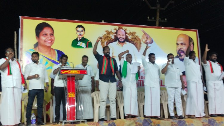 தூத்துக்குடி கோவளம் பசுவந்தனை பகுதி பாரம்பரிய உப்பு விவசாய நிலங்களை அழித்து கப்பல் கட்டும் தளம் அமைப்பதற்கு எதிர்ப்பு மாபெரும் கண்டன ஆர்ப்பாட்டம் அகில இந்திய தேவேந்திரகுல வேளாளர் கூட்டமைப்பு மற்றும் தமிழக மக்கள் முன்னேற்ற கழகம் சார்பில் தூத்துக்குடியில் நடைபெற்றது