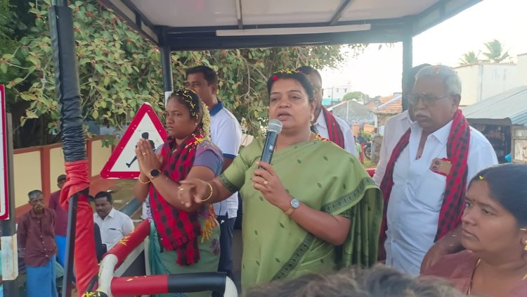 இந்தியாவில் தமிழகம் திமுக ஆட்சியில் எல்லாத்துறைகளிலும் சாதனை படைத்து தொழில்துறையில் நம்பா் ஒன் மாநிலமாக இருந்தது. இப்போது அனைத்தும் இழந்தது போல் நிற்கும் நிலை உருவாகியுள்ளது. தாராபுரம் பிரச்சாரத்தில் கீதாஜீவன் பேசினாா்