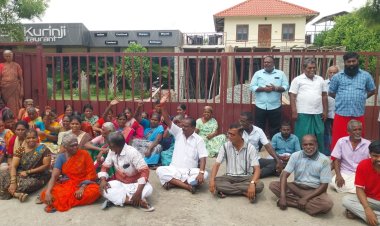 தூத்துக்குடி குறிஞ்சிநகாில் புதிய மதுபானக்கடை பணிகள் அப்பகுதி பொதுமக்கள் முற்றுகை மீண்டும் திமுக கவுன்சிலர் கீதா முருகேசன் போர்க்கொடி