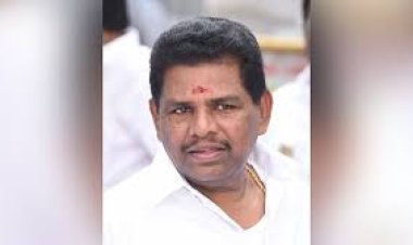 தூத்துக்குடி தெற்கு மாவட்ட தி.மு.க.,வில் குழப்பம் அரசியல் வட்டாரத்திலும், அதிகாரிகள் மத்தியிலும் நடக்கும் பரபரப்பு விஷயங்கள் குறித்து டீக்கடை பெஞ்சில் பேசப்பட்டது.