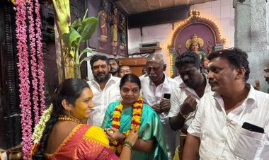 தூத்துக்குடி மேலூர் பத்திரகாளி அம்மன் கோவில் தசரா விழாவில் முன்னாள் அமைச்சா் கீதாஜீவன் பங்கேற்பு