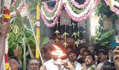 தூத்துக்குடி சிவன் கோயிலில் ஐப்பசி திருக்கல்யாணத் திருவிழா கோலாகல தொடக்கம்!  கொடியேற்றத்துடன் தொடங்கிய விழா சிறப்பு பூஜையில் அமைச்சர் ஸ்ரீநாத் பங்கேற்பு!