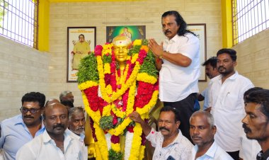 பெருந்தலைவர் மக்கள் நல சங்கத்தின் சார்பில் நடைபெற்ற இந்த நிகழ்ச்சிக்கு, அதன் *நிறுவன தலைவர் SP மாரியப்பன் நாடார்* தலைமை தாங்கி தேவர் சிலைக்கு மாலை அணிவித்து மரியாதை செலுத்தினார்.