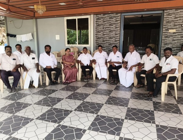 தாராபுரம் தொகுதி திமுக வேட்பாளர் சுகன்யா வெற்றிக்கு அனைவரும் ஓற்றுமையாக பணியாற்ற வேண்டும் ஆலோசனை வழங்கினாா் கீதாஜீவன்