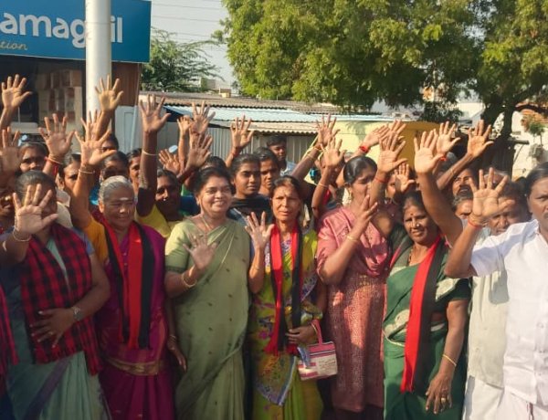 தாராபுரம் தொகுதியில் திமுக வேட்பாளா் சுகன்யாவிற்கு உதயசூாியன் சின்னத்தில் கீதாஜீவன் வாக்கு சேகாித்தாா்.