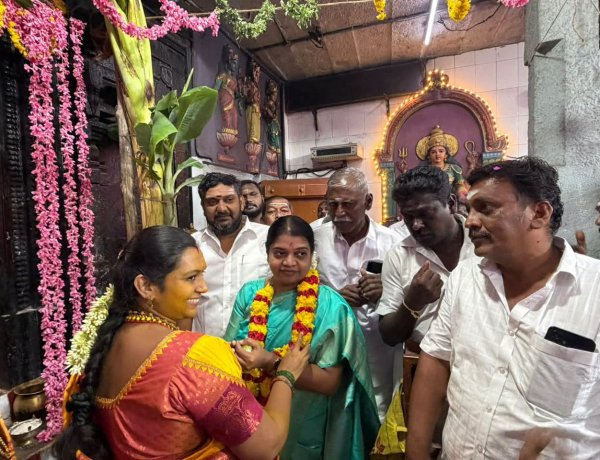 தூத்துக்குடி மேலூர் பத்திரகாளி அம்மன் கோவில் தசரா விழாவில் முன்னாள் அமைச்சா் கீதாஜீவன் பங்கேற்பு