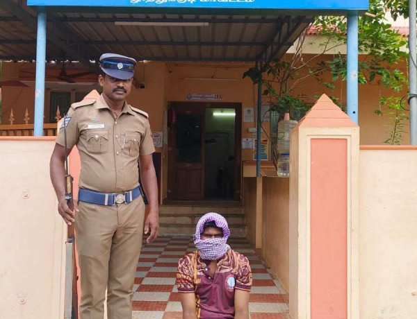 சாத்தான்குளம் அருகே பயங்கரம்: 15 வயது சிறுமியை காதலித்த விவகாரத்தில் தாய் வெட்டிக்கொலை - 4 மணி நேரத்தில் குற்றவாளி கைது