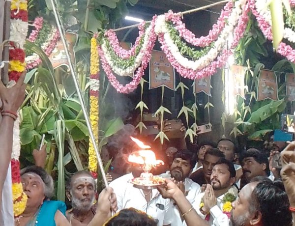 தூத்துக்குடி சிவன் கோயிலில் ஐப்பசி திருக்கல்யாணத் திருவிழா கோலாகல தொடக்கம்!  கொடியேற்றத்துடன் தொடங்கிய விழா சிறப்பு பூஜையில் அமைச்சர் ஸ்ரீநாத் பங்கேற்பு!
