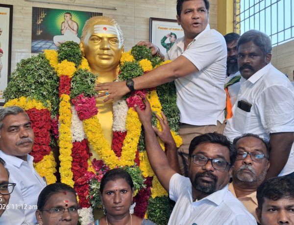 தூத்துக்குடி வடக்கு மாவட்ட காங்கிரஸ் சார்பில் தேவர் 119வது ஜெயந்தி விழா! மாவட்ட தலைவர் பெருமாள் சாமி கதிர்வேல் தலைமை தாங்கி, தேவர் சிலைக்கு மாலை அணிவித்து மரியாதை செலுத்தினார்.