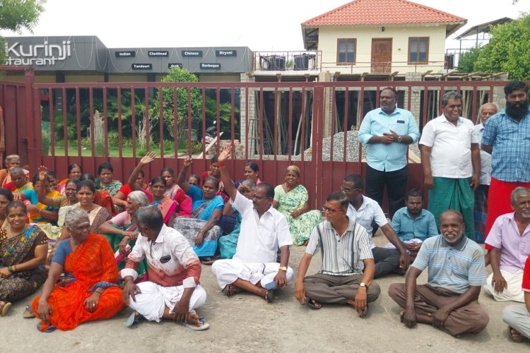 தூத்துக்குடி குறிஞ்சிநகாில் புதிய மதுபானக்கடை பணிகள் அப்பகுதி பொதுமக்கள் முற்றுகை மீண்டும் திமுக கவுன்சிலர் கீதா முருகேசன் போர்க்கொடி