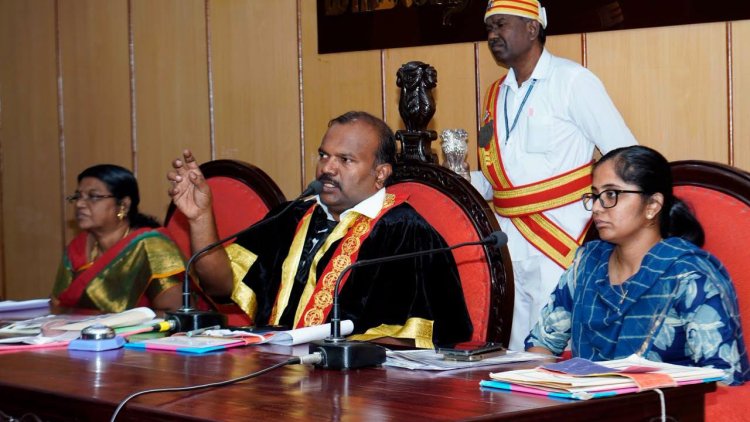 தூத்துக்குடி மாநகராட்சி சாதாரன கூட்டம் மேயர் ஜெகன் தலைமையில் ஆணையர் ப்ரியங்கா துணை மேயா் ஜெனிட்டாஆகியோா் முன்னிலையில் நடைபெற்றது.