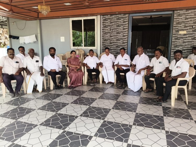 தாராபுரம் தொகுதி திமுக வேட்பாளர் சுகன்யா வெற்றிக்கு அனைவரும் ஓற்றுமையாக பணியாற்ற வேண்டும் ஆலோசனை வழங்கினாா் கீதாஜீவன்