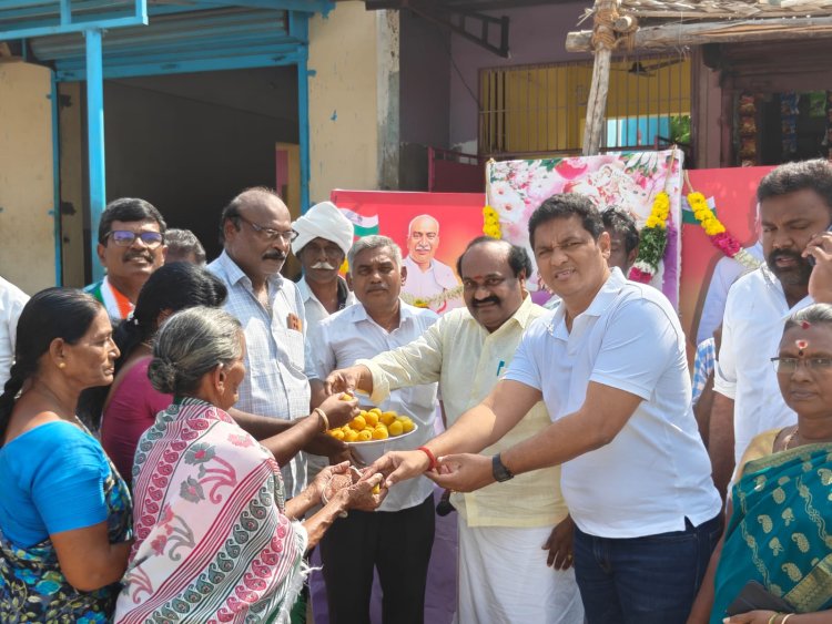 தூத்துக்குடியில் சிவாஜிகணேசன் பிறந்த நாளை முன்னிட்டு வடக்கு மாவட்ட காங்கிரஸ் தலைவர் பெருமாள்சாமி மாியாதை