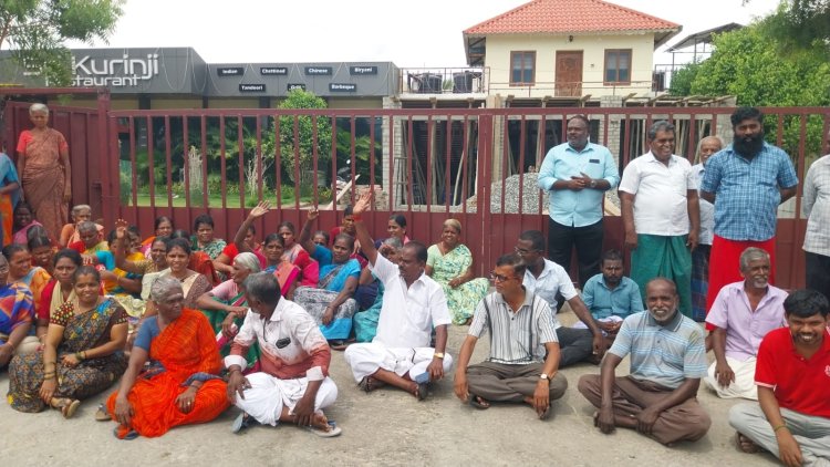 தூத்துக்குடி குறிஞ்சிநகாில் புதிய மதுபானக்கடை பணிகள் அப்பகுதி பொதுமக்கள் முற்றுகை மீண்டும் திமுக கவுன்சிலர் கீதா முருகேசன் போர்க்கொடி