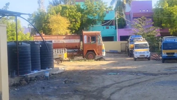 தூத்துக்குடி மாநகராட்சி டுவிபுரம் வி.வி.டி சிக்னல் சர்வீஸ் ரோட்டில் இரண்டு இடத்தில். ராஜீவ் நகர் மூன்றாவது தெருவில் மடத்தூர் செல்லும் சாலையில் ஒரு இடம்  நிலத்தடி நீர் விற்பனை கண்டு கொள்ளாத மாநகராட்சி நிா்வாகம்
