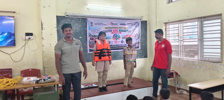 வடகிழக்கு பருவமழையை முன்னிட்டு தூத்துக்குடி மாநகராட்சி சார்பாக மாணவர்கள் மத்தியில் பேரிடர் மேலாண்மை குறித்த விழிப்புணர்வு