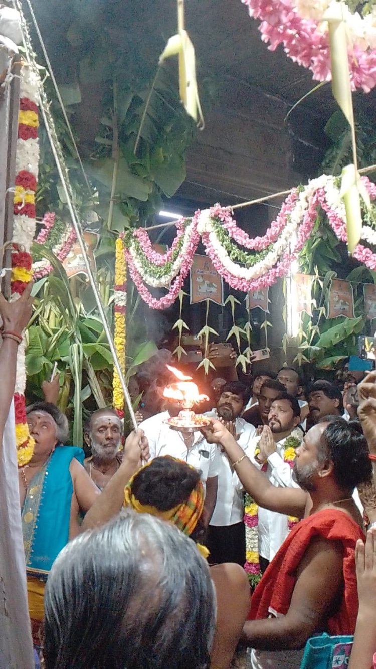 தூத்துக்குடி சிவன் கோயிலில் ஐப்பசி திருக்கல்யாணத் திருவிழா கோலாகல தொடக்கம்!  கொடியேற்றத்துடன் தொடங்கிய விழா சிறப்பு பூஜையில் அமைச்சர் ஸ்ரீநாத் பங்கேற்பு!